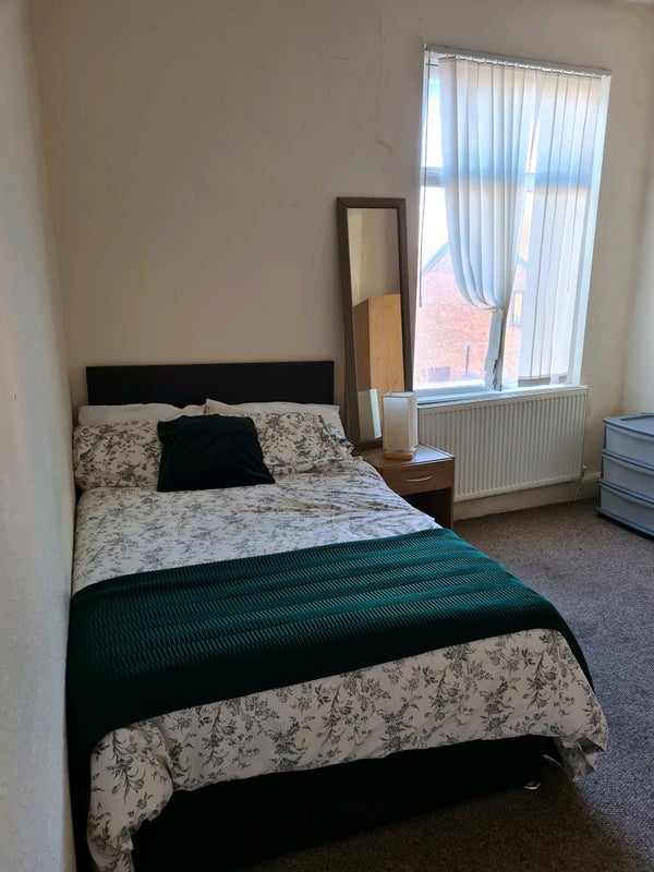 Room Lorne Street in Liverpool