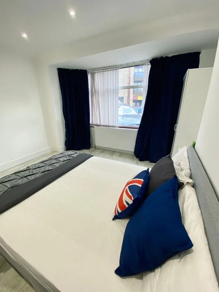 Room Mount Pleasant in Greater London