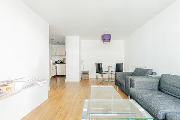 Flat Cornmill Lane in London