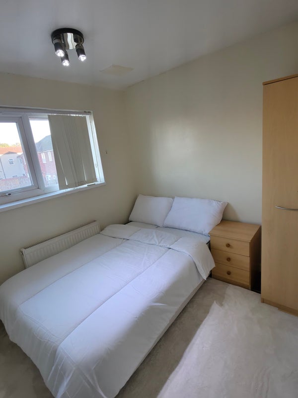 Room Rectory Grove in Birmingham