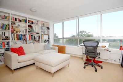 Flat Vanbrugh Park in London