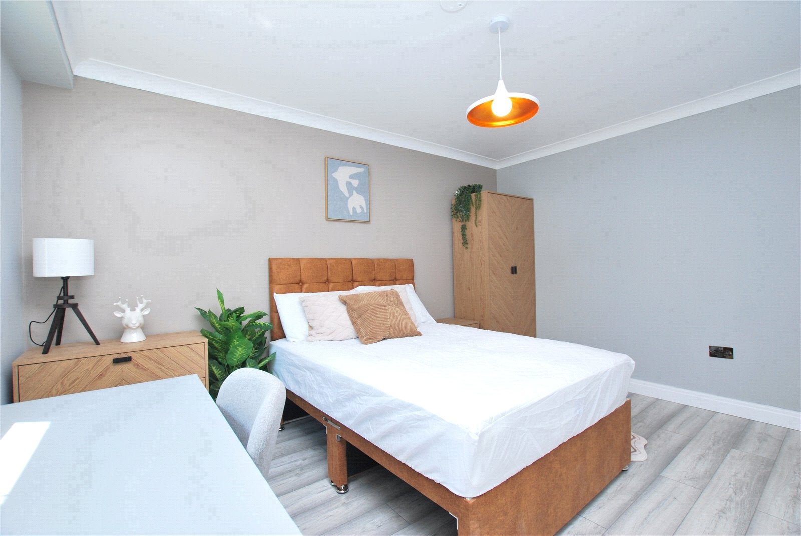 Room Southway in Guildford