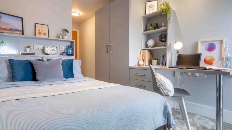 Room Whitechapel Road in Greater London