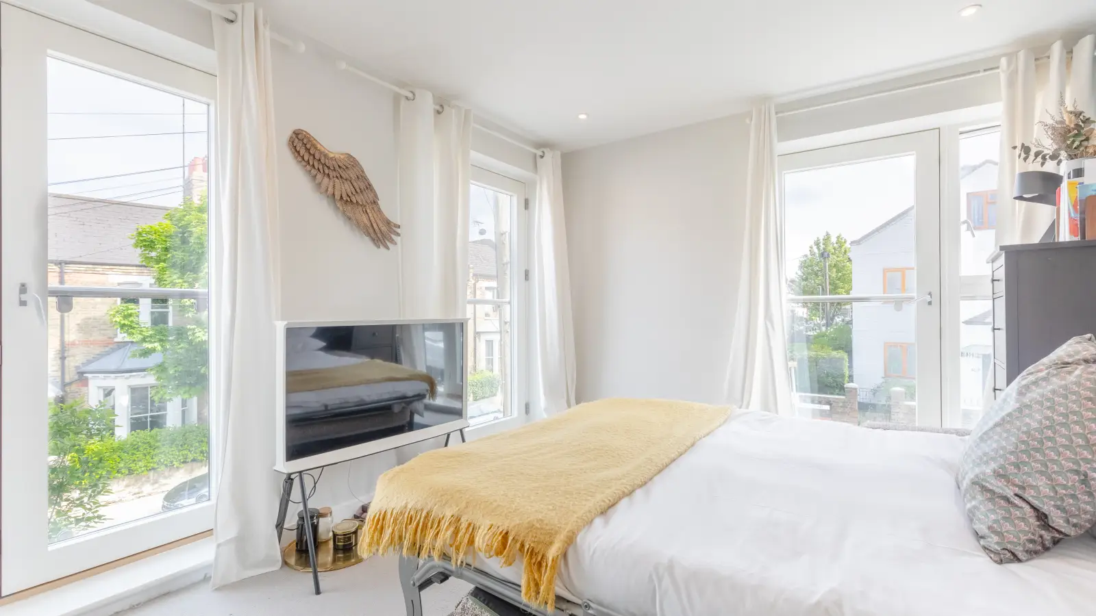 Flat Gowrie Road in Greater London