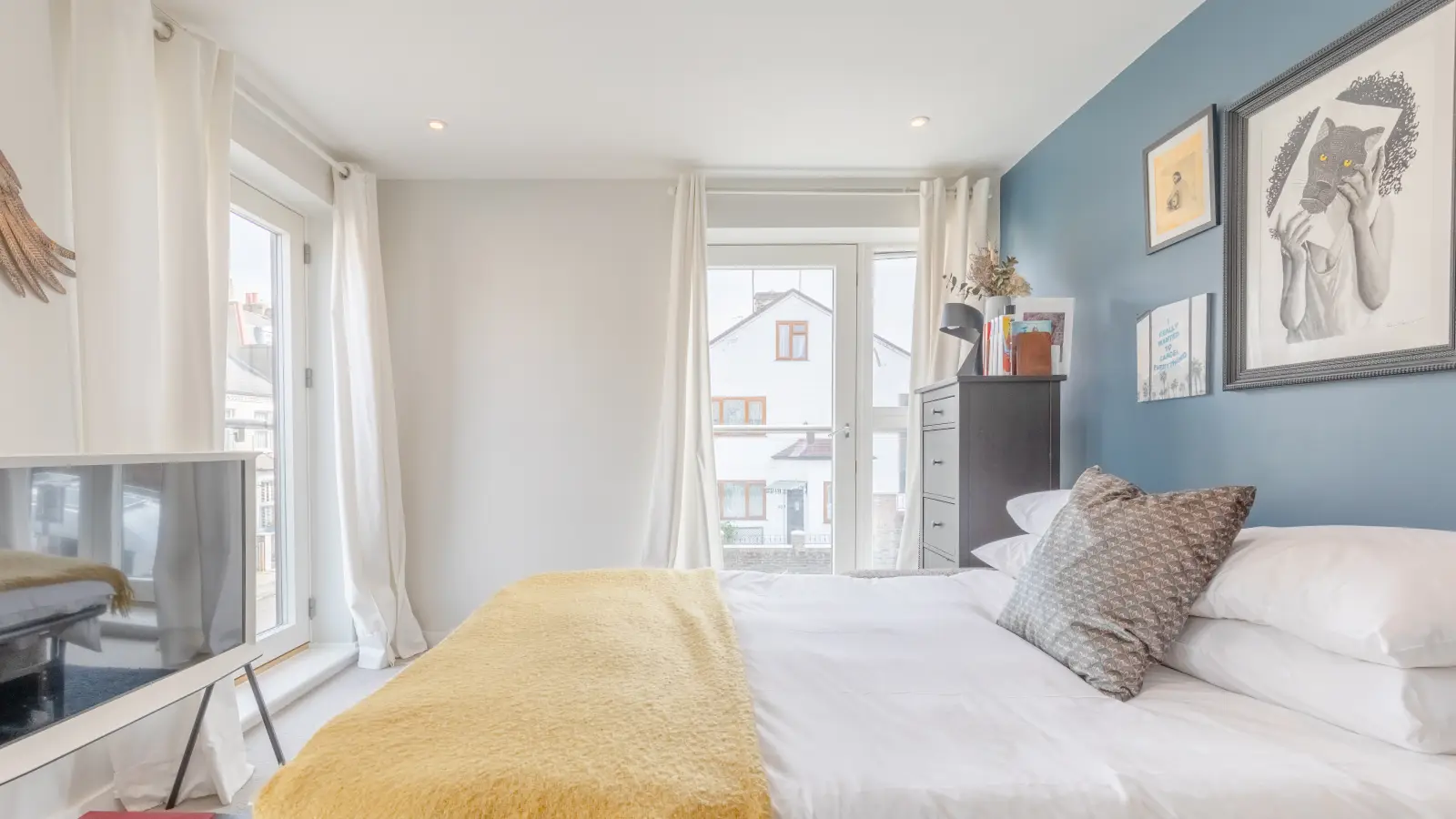 Flat Gowrie Road in Greater London