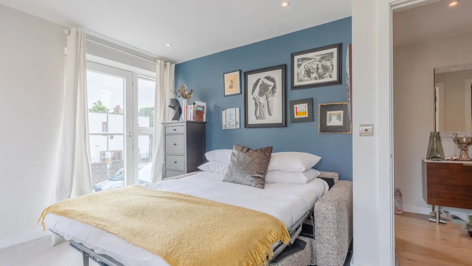 Flat Gowrie Road in Greater London