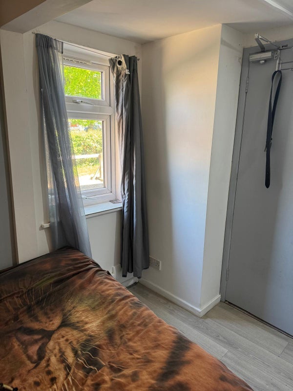 Room Ifield Drive in Crawley
