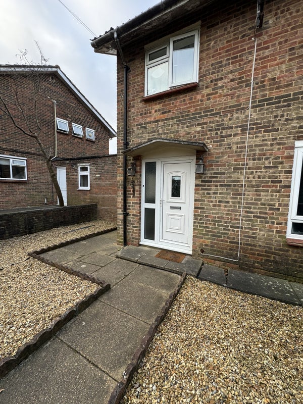 Room Ifield Drive in Crawley