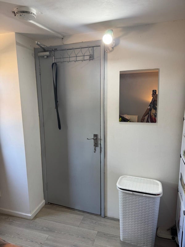 Room Ifield Drive in Crawley