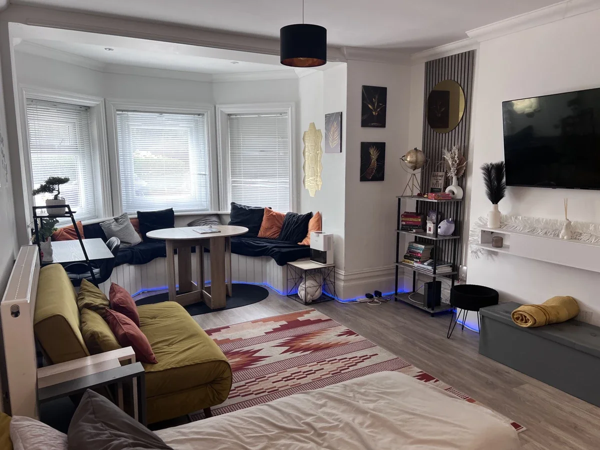 Flat Grimston Gardens in Folkestone and Hythe District