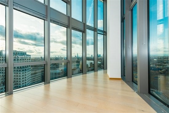 Flat Hertsmere Road in Greater London
