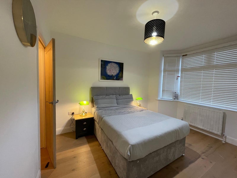 Room Burnside Crescent in Chelmsford