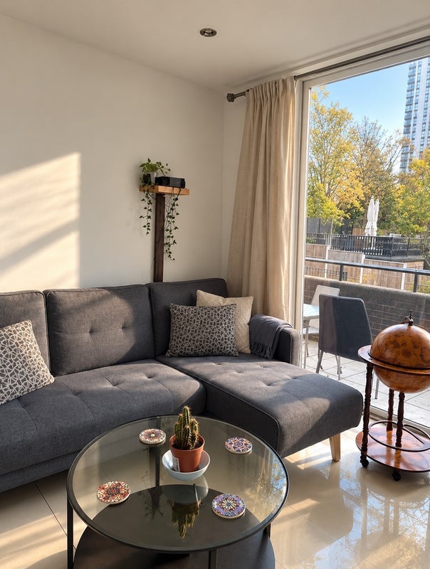 Room Hawtrey Road in Greater London