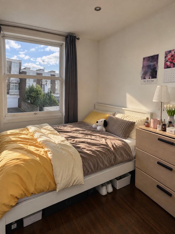 Room Hawtrey Road in Greater London