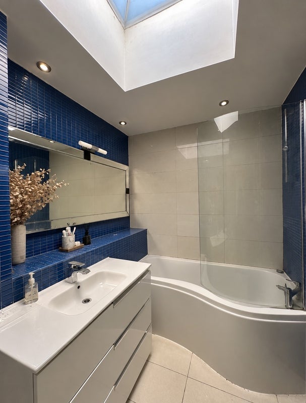 Room Hawtrey Road in Greater London