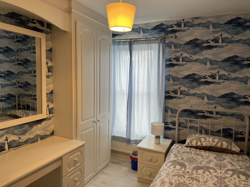 Room Woodcroft Road in Greater London