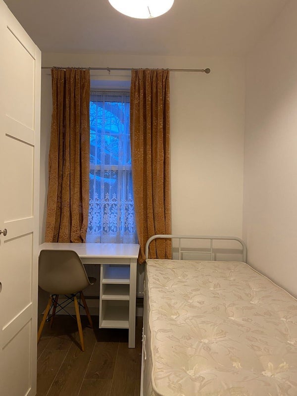 Room Dunfield Gardens in Greater London