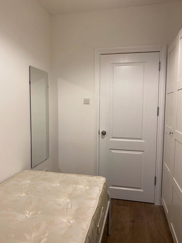 Room Dunfield Gardens in Greater London