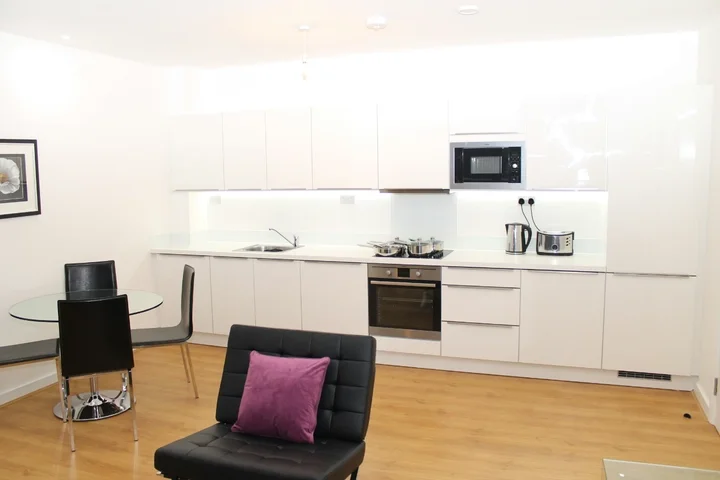 Room Stewarts Road in Greater London