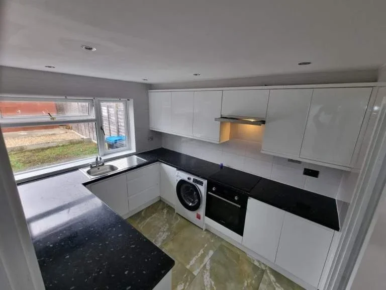 Flat Russell Road in Greater London