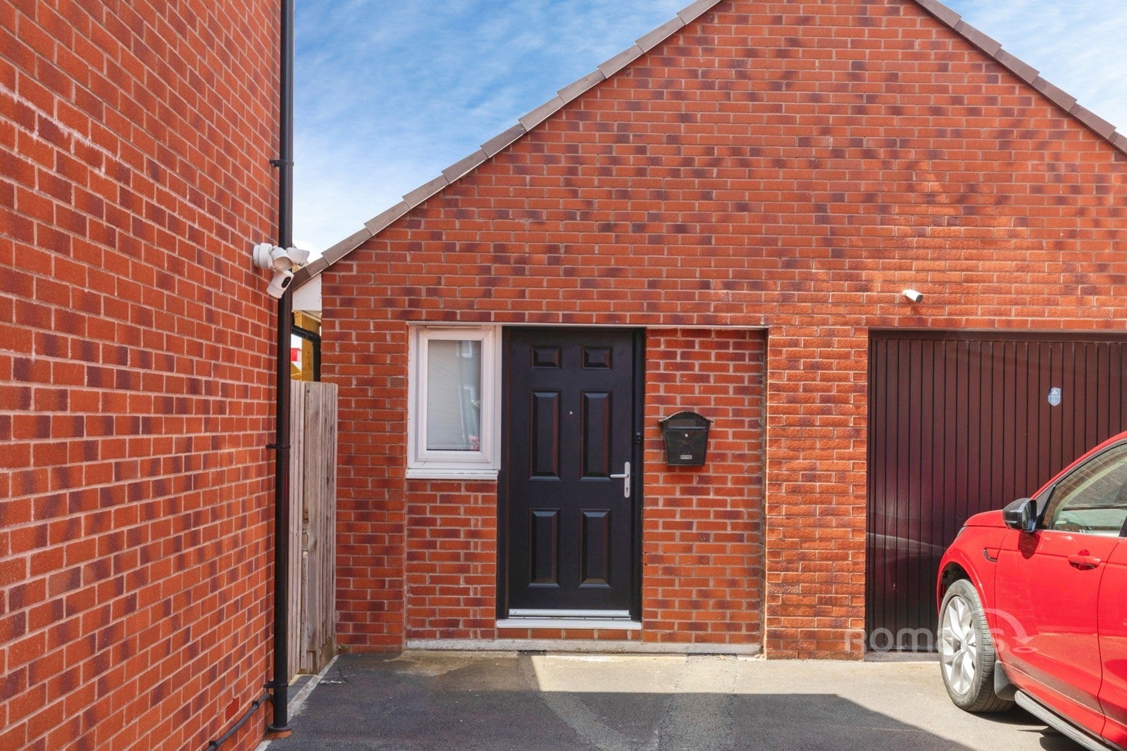 Flat Ten Acre Rise in Almondsbury
