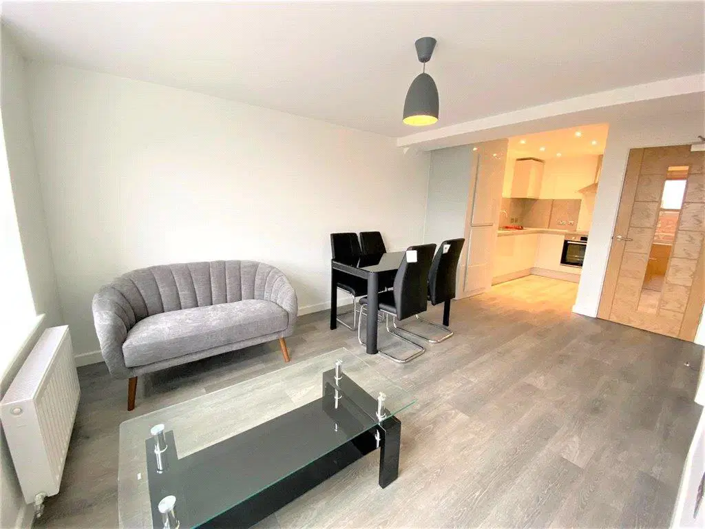 Flat West Orchard Way in Coventry