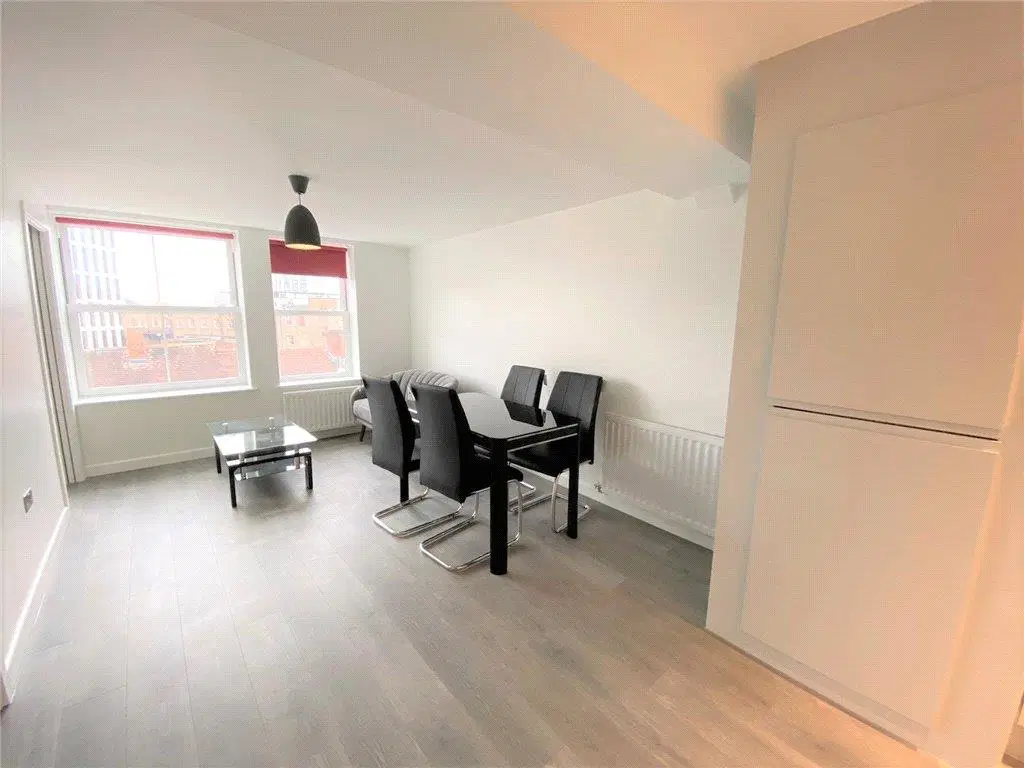 Flat West Orchard Way in Coventry