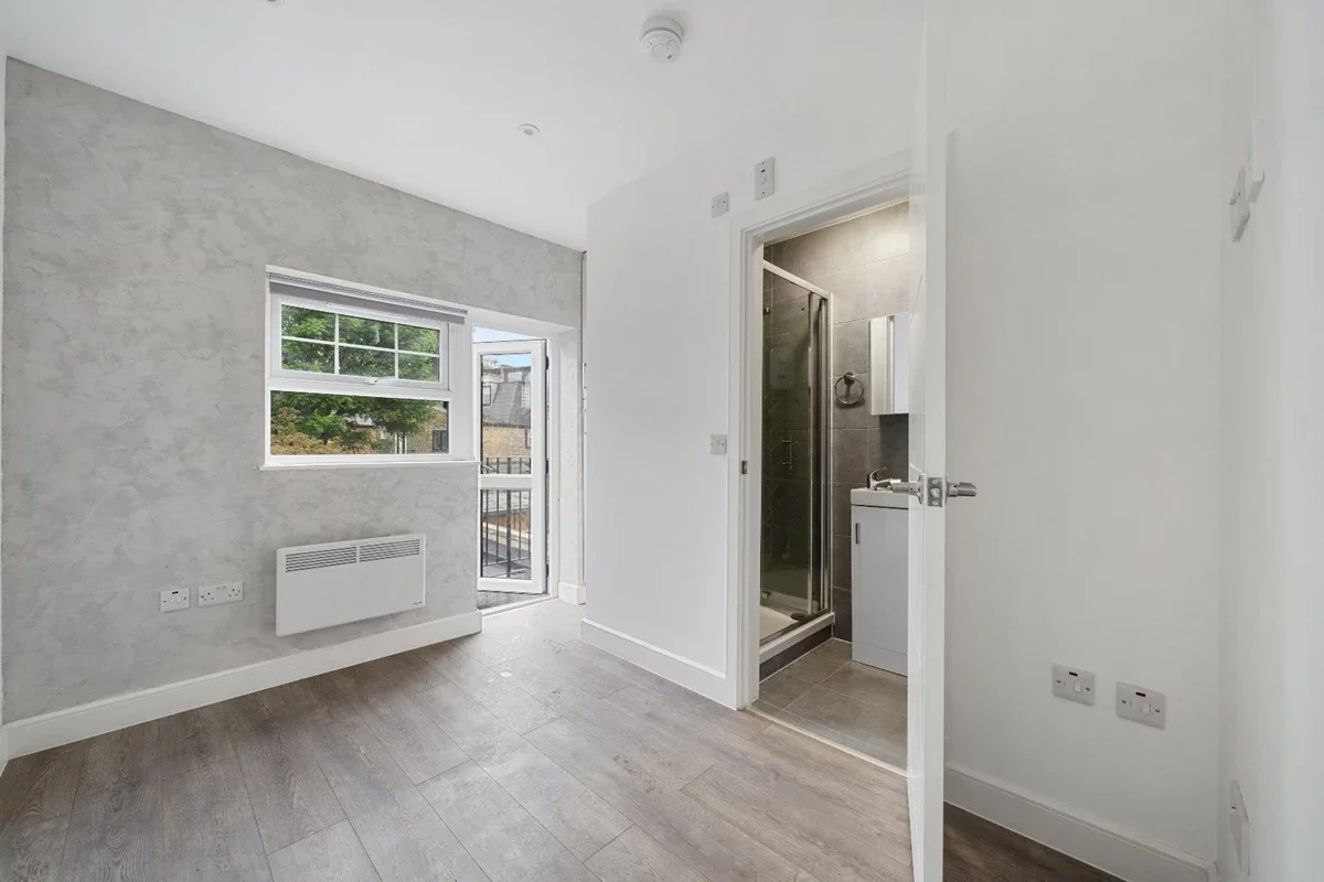 Room Brooke Road in Greater London