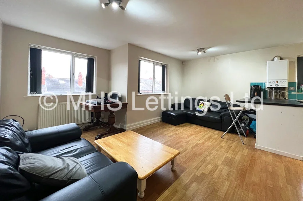 Flat Headingley Avenue in Leeds