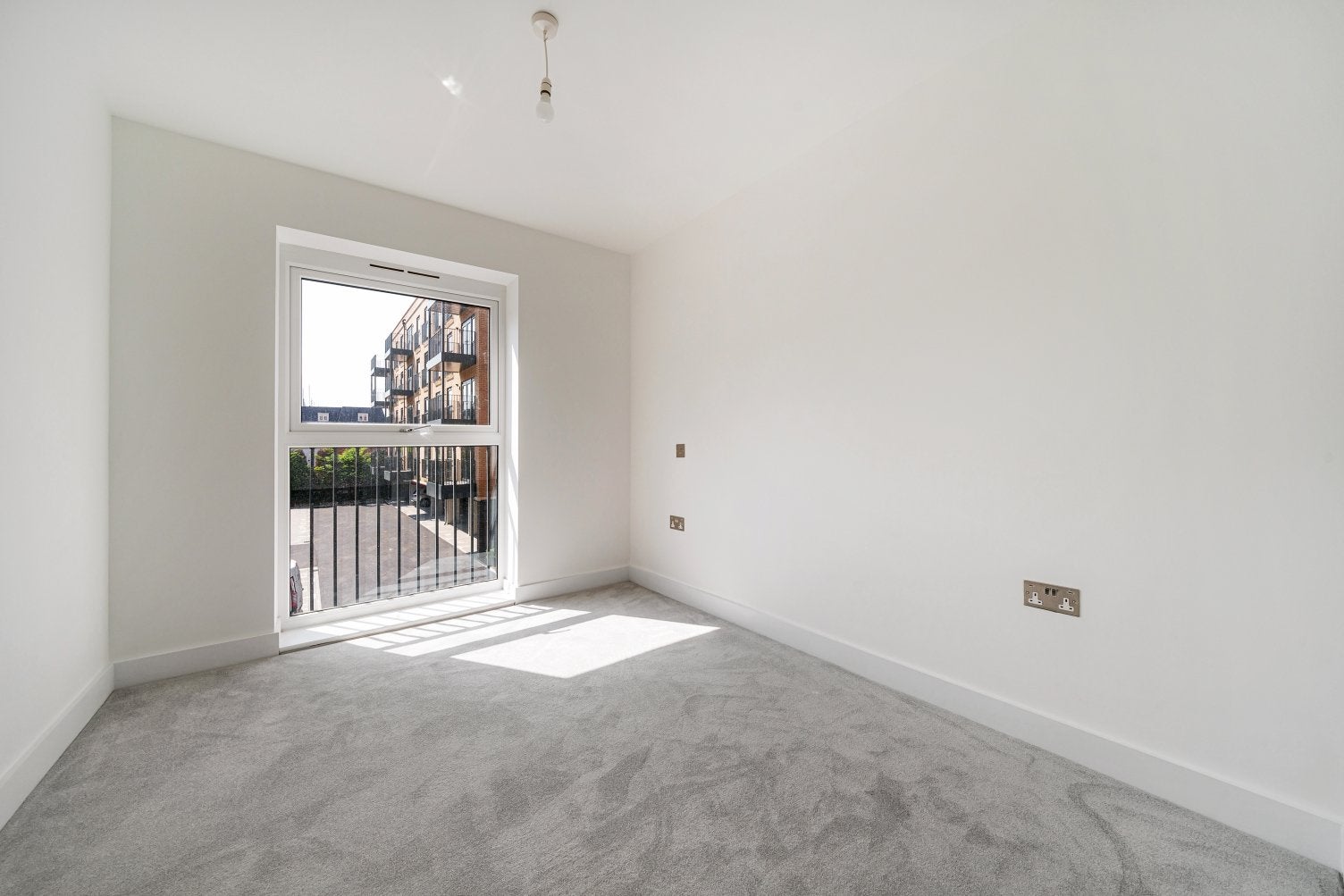 Flat Castleridge Drive in Dartford