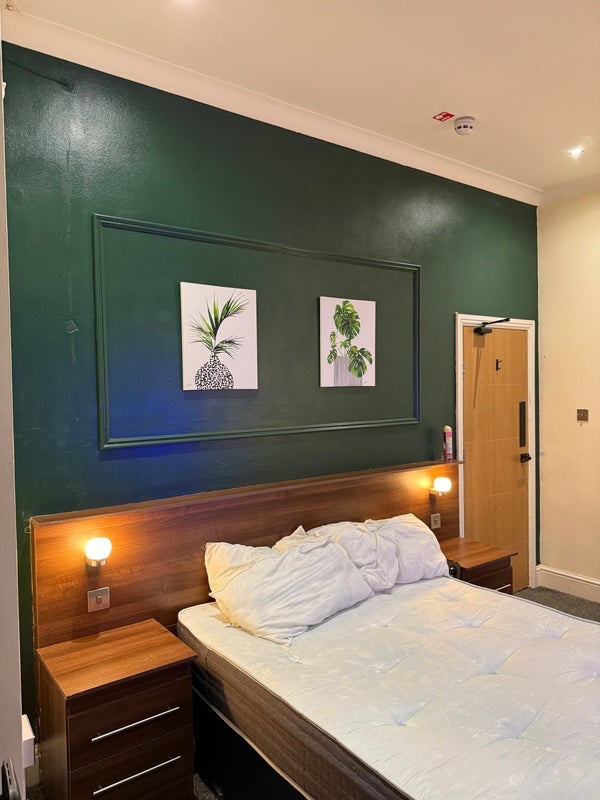 Room Stockport Road in Manchester