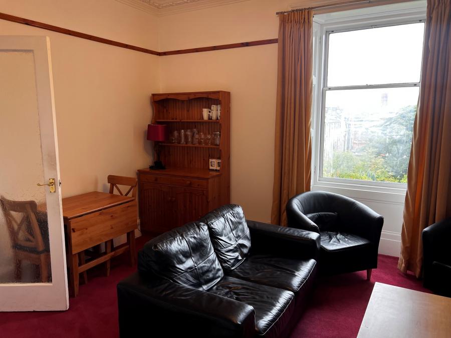 Flat Saxe-Coburg Street in City of Edinburgh