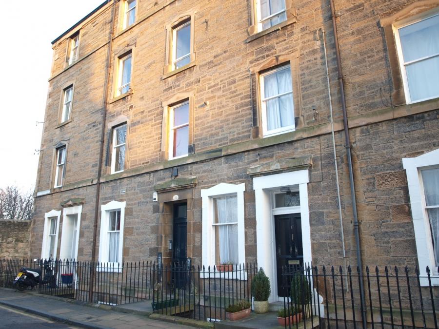 Flat Saxe-Coburg Street in City of Edinburgh