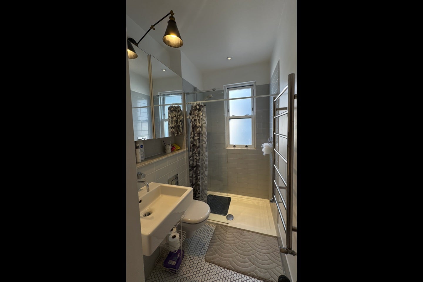 Flat Ormiston Grove in Greater London