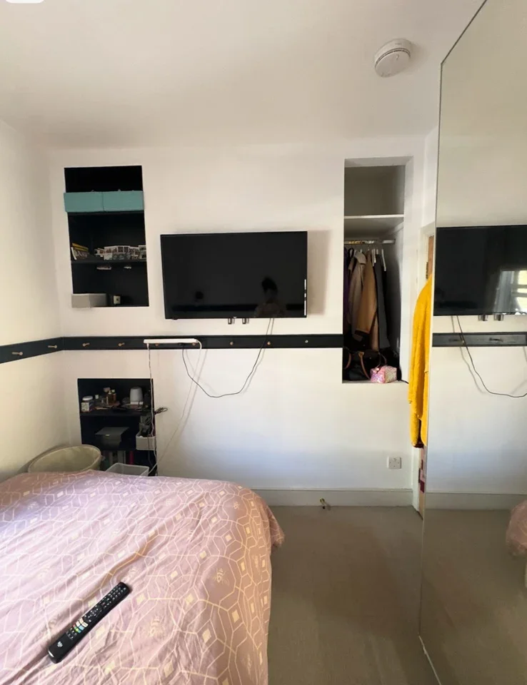 Flat Ormiston Grove in Greater London