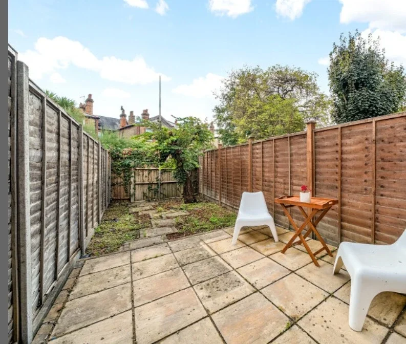 Flat Sunnyhill Road in Greater London
