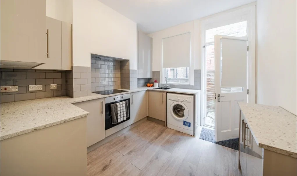 Flat Sunnyhill Road in Greater London