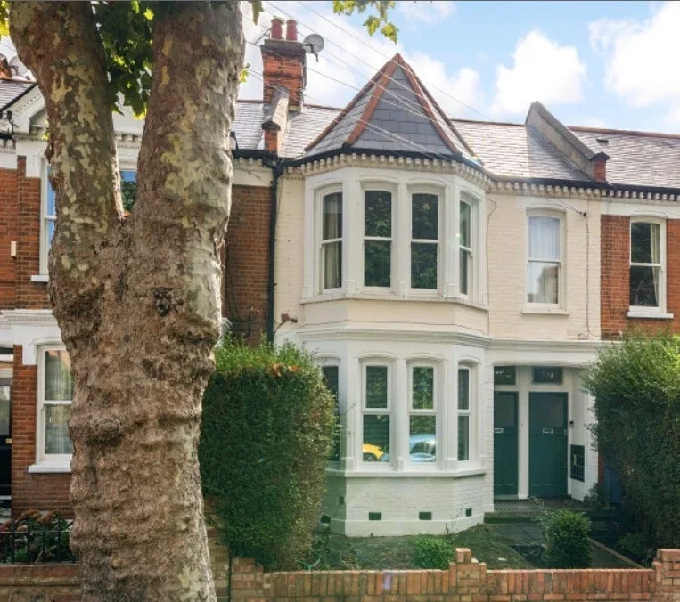 Flat Sunnyhill Road in Greater London