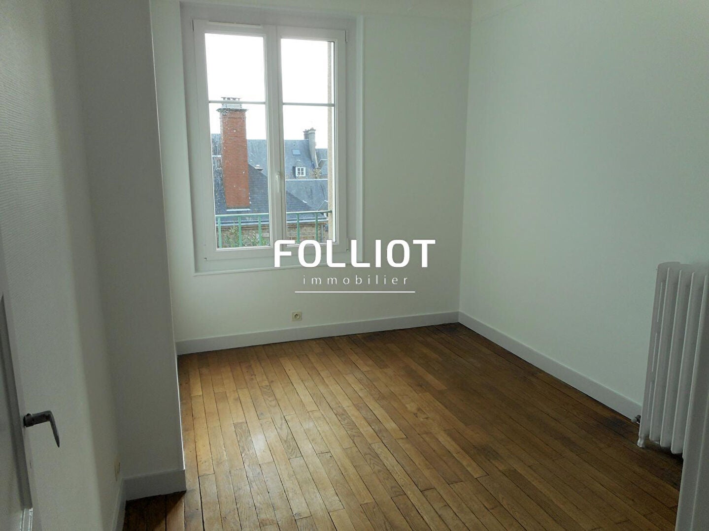 Flat Place du Parvis Notre-Dame in Coutances