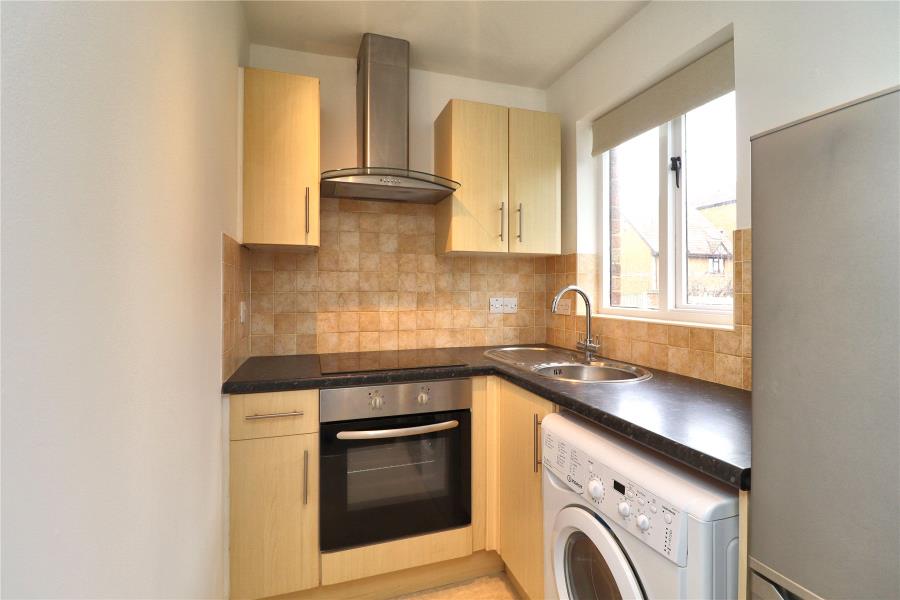 Flat Tintagel Way in Woking