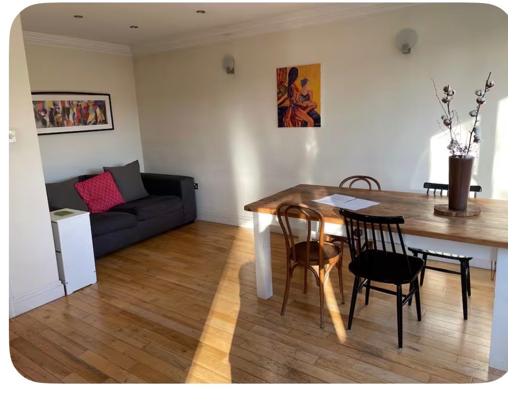 Flat Hackney Road in Greater London