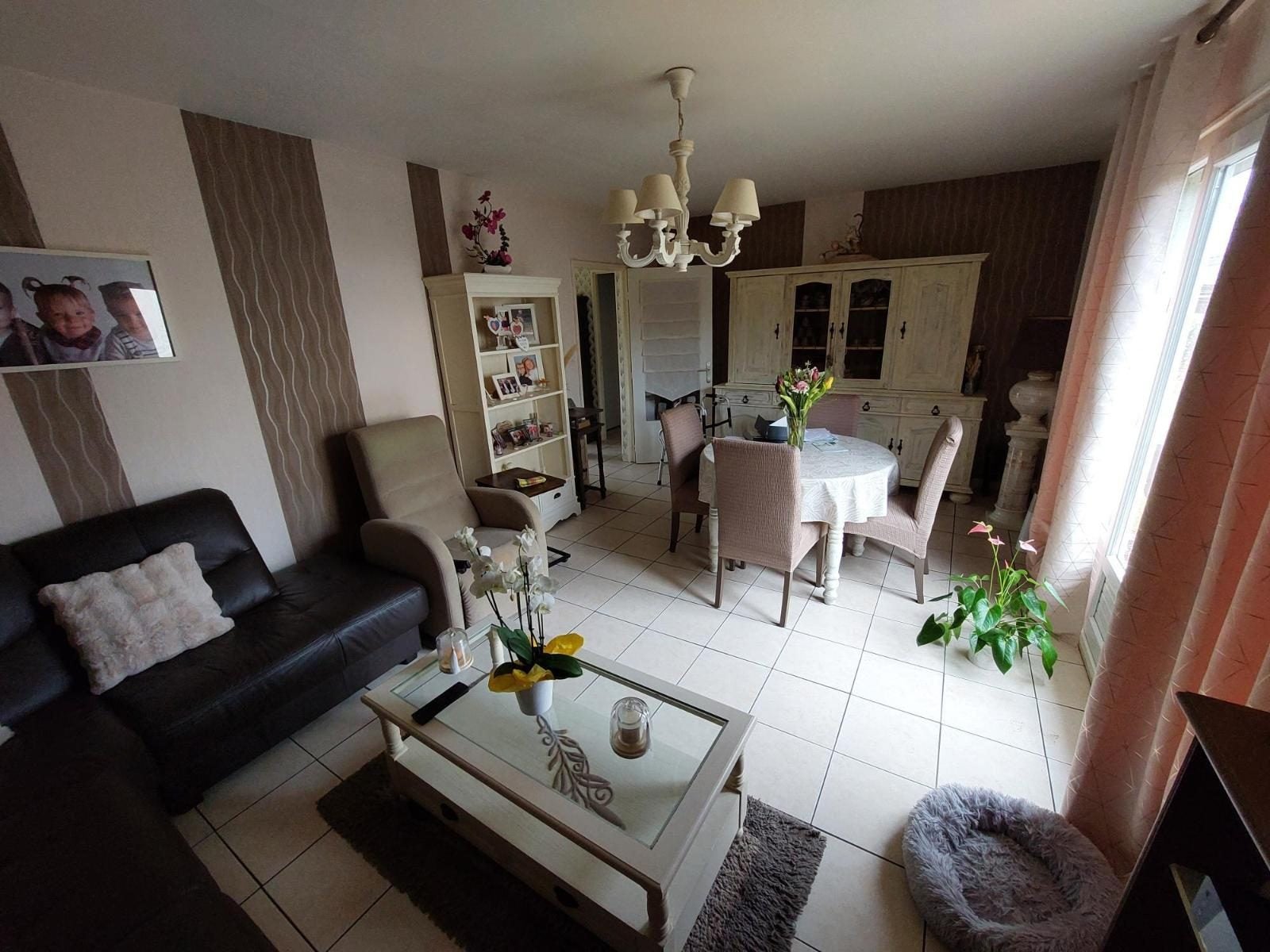 House Rue du Bellay in Le Plessis-Macé