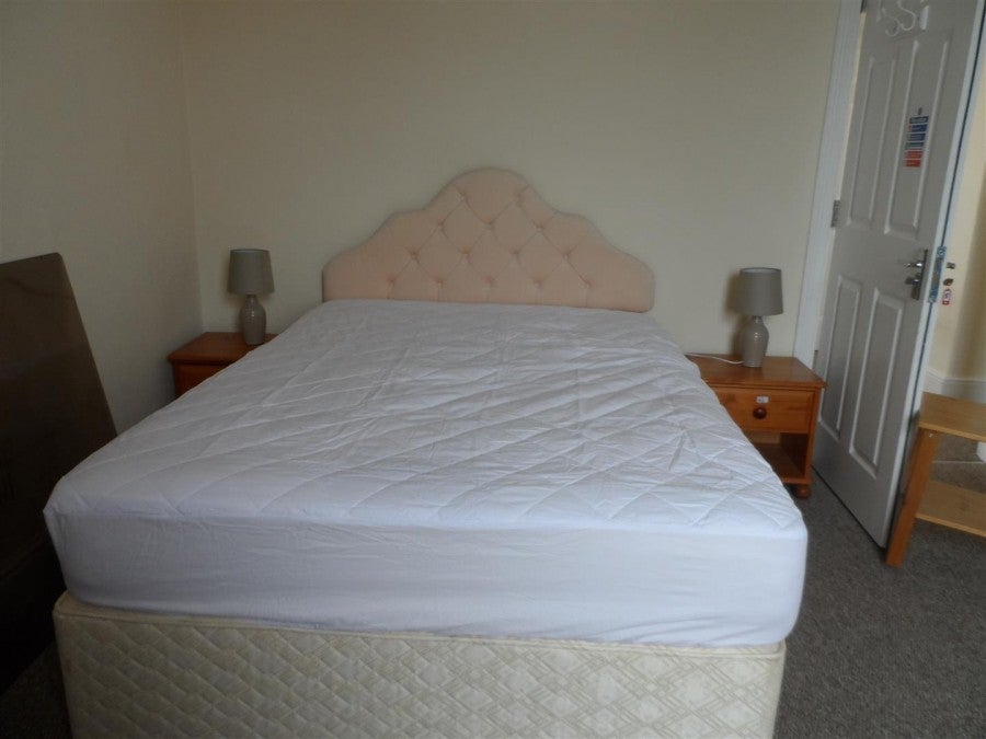 Room High Street in Chard
