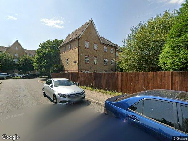 Flat Chamberlayne Avenue in Greater London