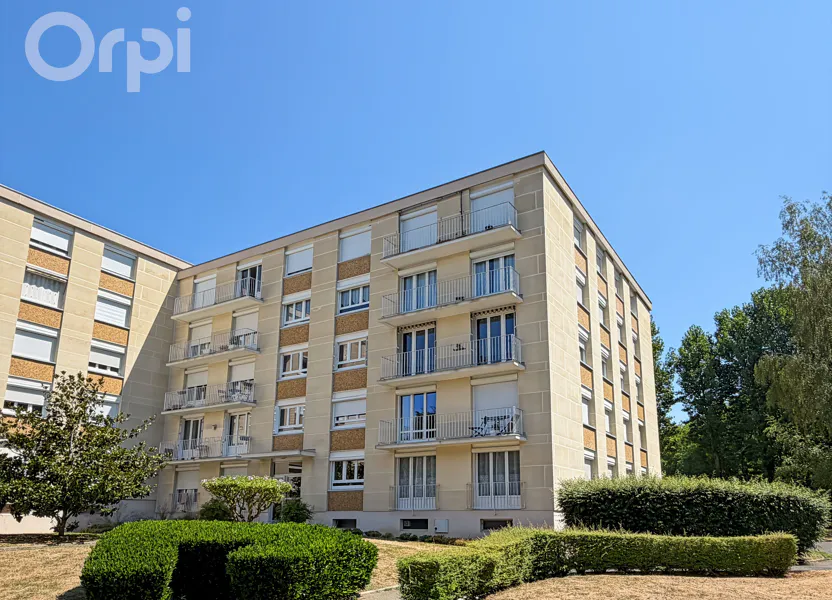 Flat Avenue de Chantilly in Senlis