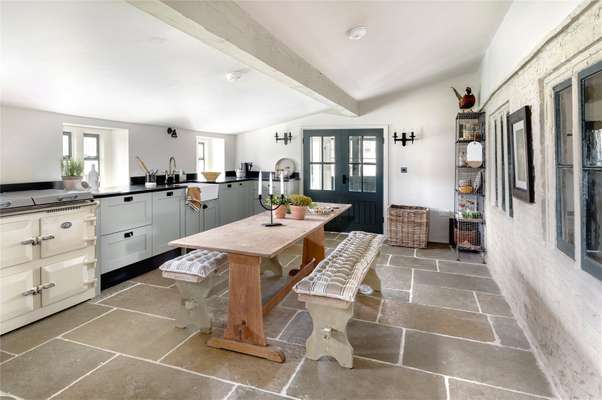 House Bath Road in Monkton Farleigh