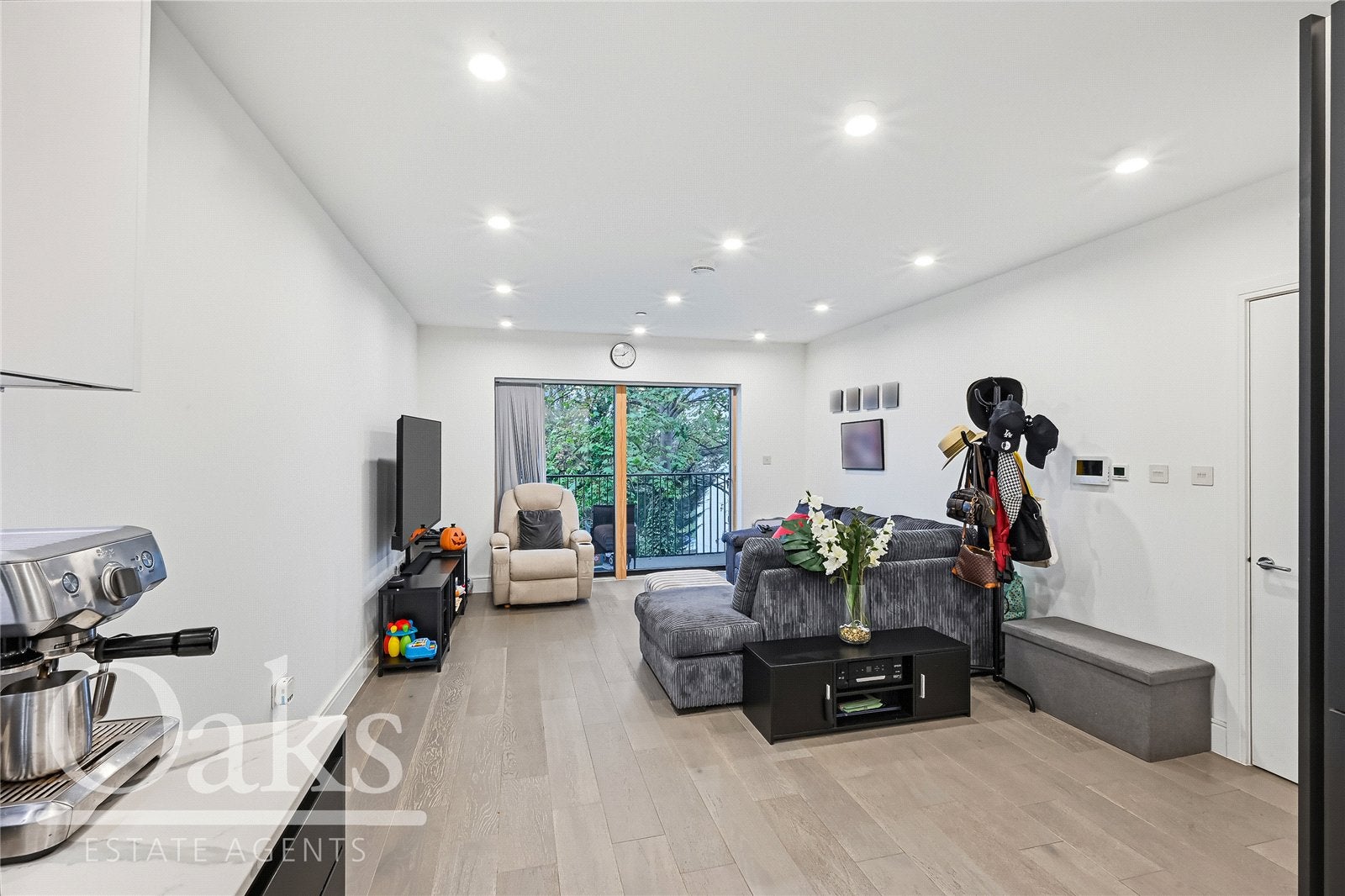 Flat Bensham Grove in Greater London