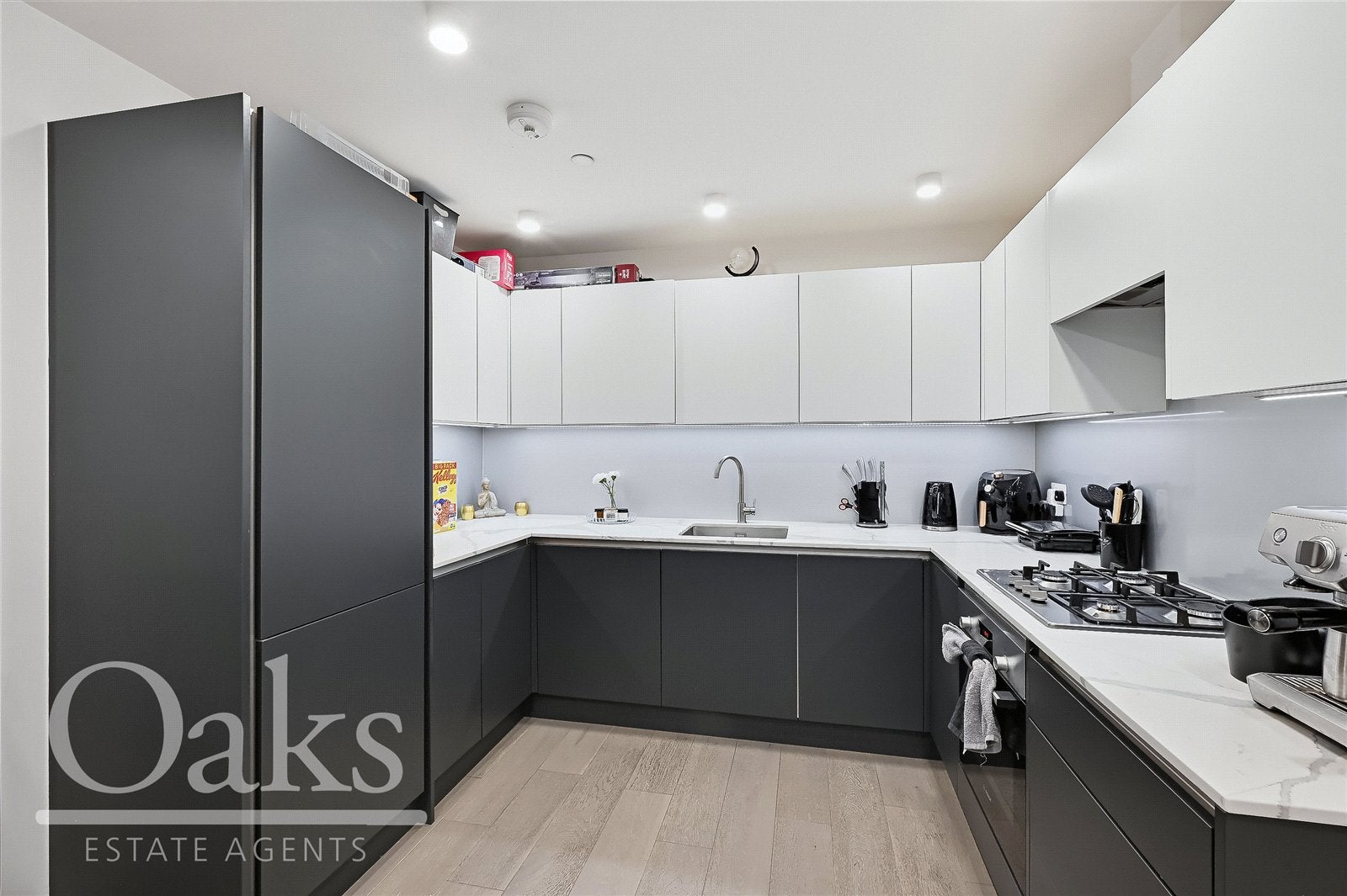 Flat Bensham Grove in Greater London
