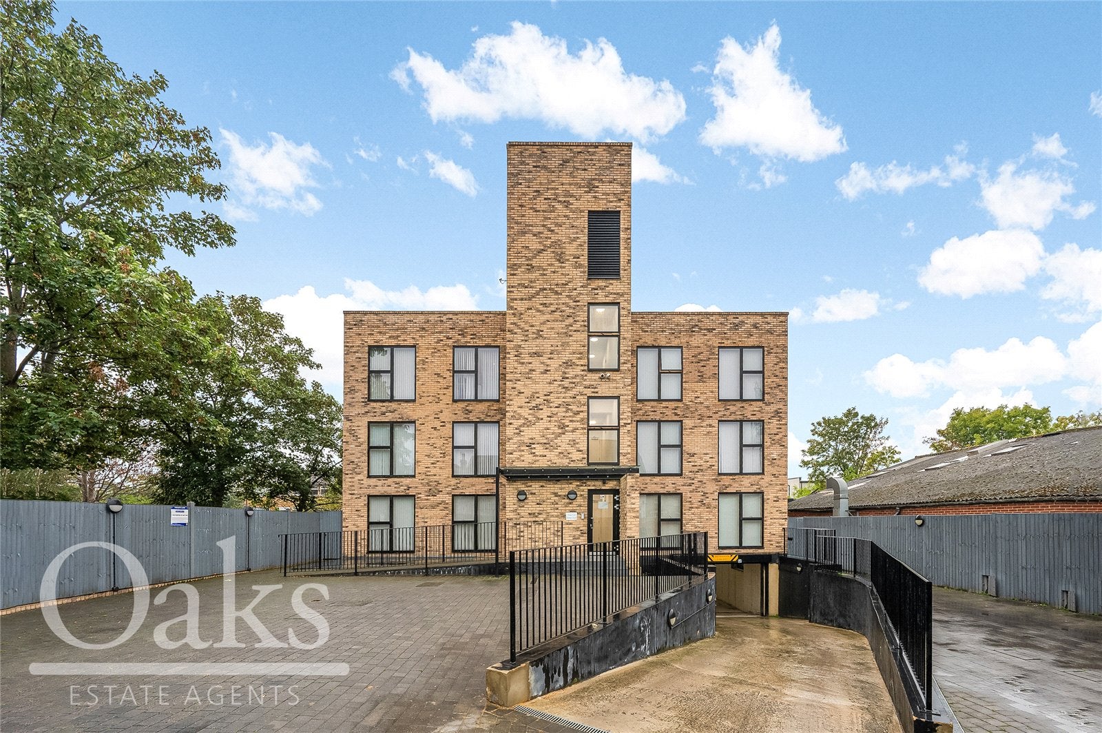 Flat Bensham Grove in Greater London