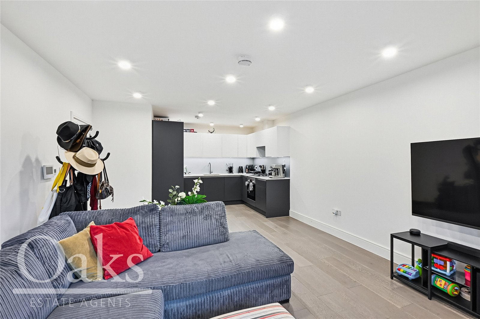 Flat Bensham Grove in Greater London